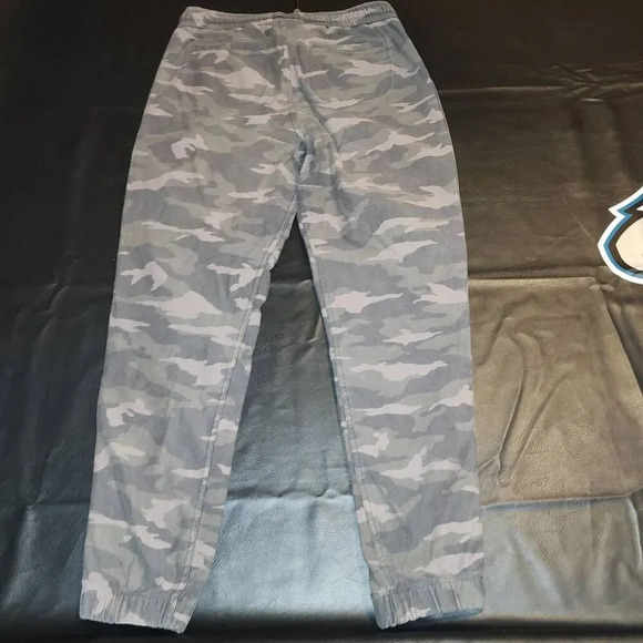 Athleta Womens Olive Green Camo Camouflage Farallon Jogger Pants 2 - Picture 2 of 6